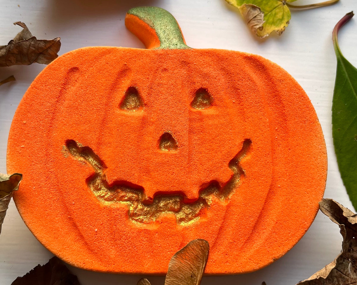 Pumpkin Face Halloween Bath Bomb